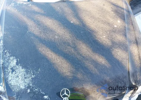 2010 Mercedes-Benz E 350 4Matic z USA, uszkodzony, nr VIN WDDHF8HB6AA192435